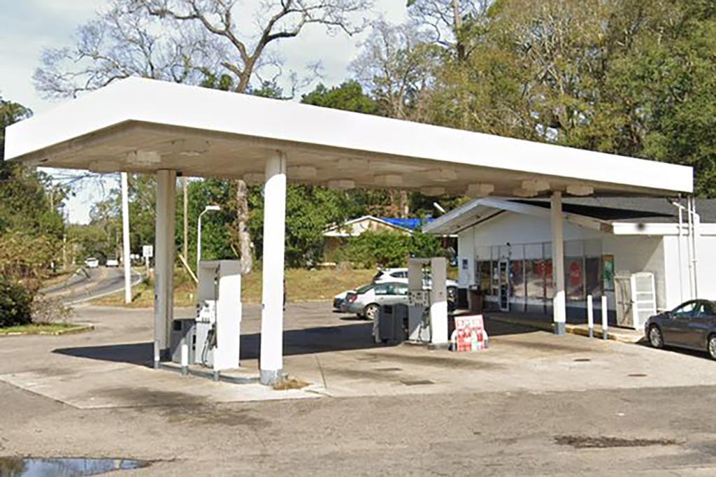 Dismembered human penis found at Alabama gas station