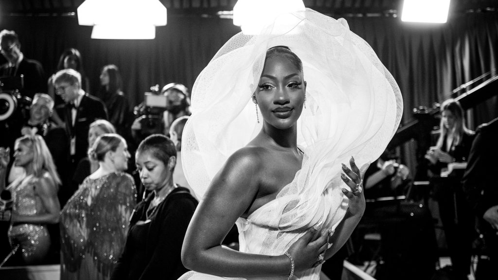 Tems Responds After Blocking Views With Gown At 2023 Oscars: “Oops” – VIBE.com