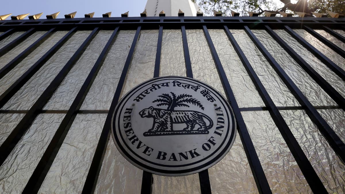 RBI allows banks from 18 countries to trade in rupees. What does it mean? - Business & Economy News