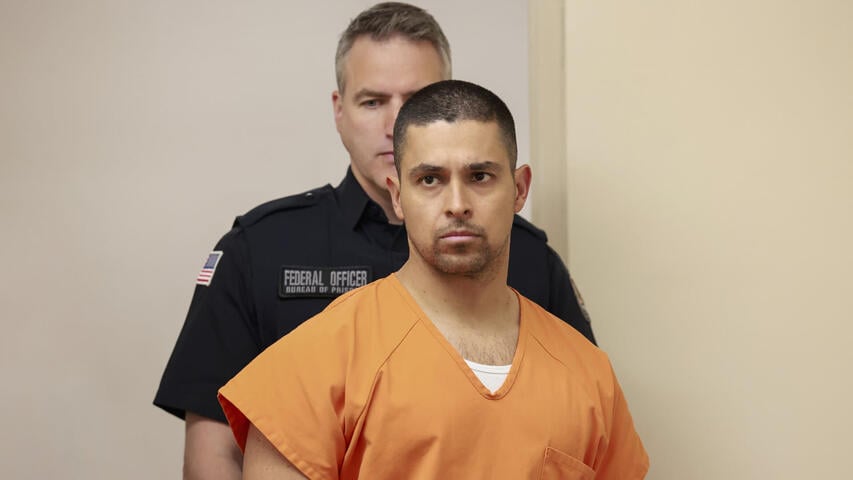 NCIS 20x22 "Black Sky" - Trakt