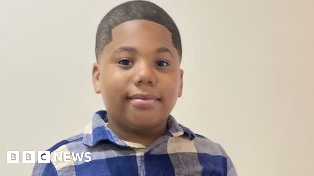 Family of Aderrien Murry, 11, shot by police demands answers - BBC News