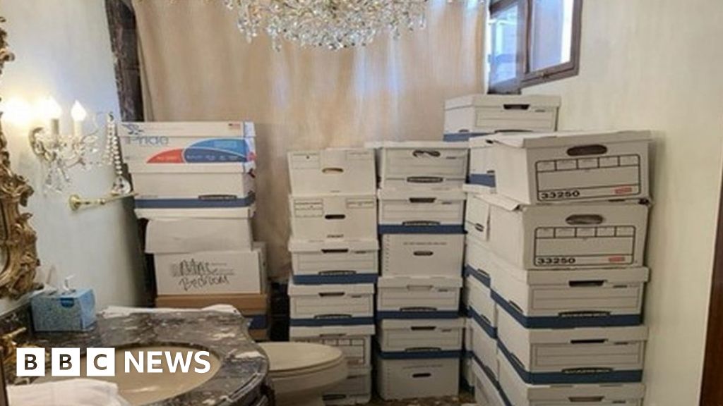 What's in the Trump indictment: US nuclear secrets and files kept in shower - BBC News