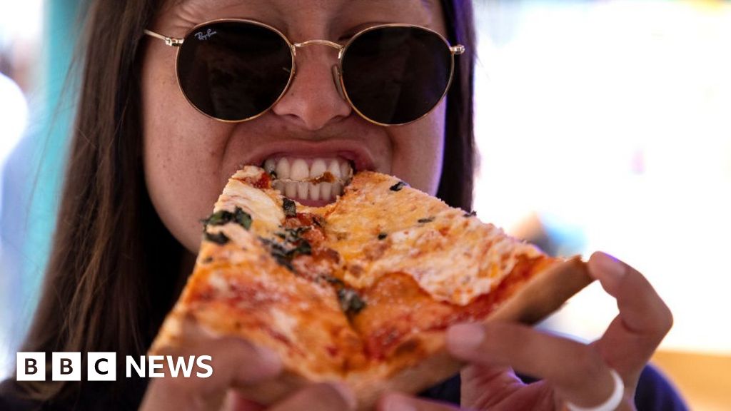 Plan to slice New York pizza oven emissions by 75% causes backlash - BBC News