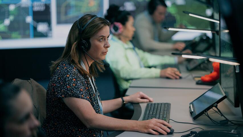 Hijack 1x02 "3 Degrees" - Trakt