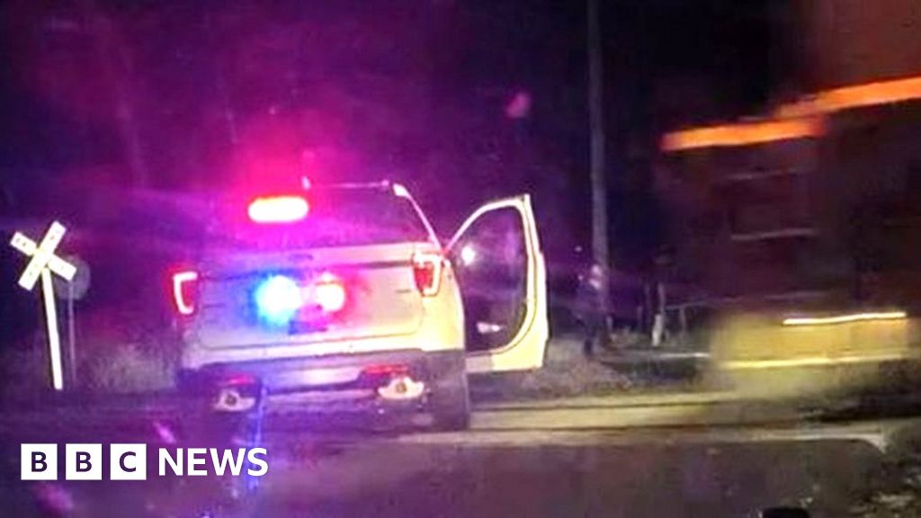 Ex-Colorado police officer who put handcuffed woman in car hit by train avoids jail - BBC News