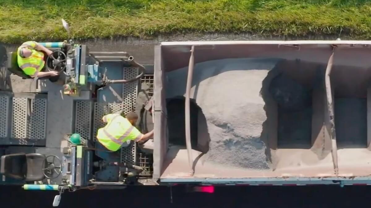 'Looking Like a Bunch of Monkeys': Black Employees Allegedly Forced to Relieve Themselves Outside While White Employees Used Bathrooms Indoors, EEOC Lawsuit Against Florida Asphalt Paving Company Claims