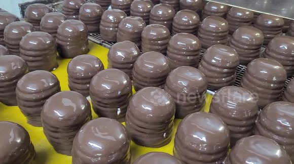 Palestinian workers prepare the vanilla candy known as