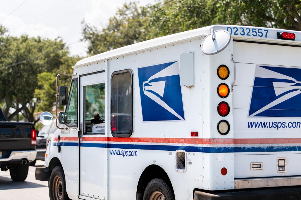 US Postal Service reports $6.5 billion net loss as first class mail falls to lowest since 1968