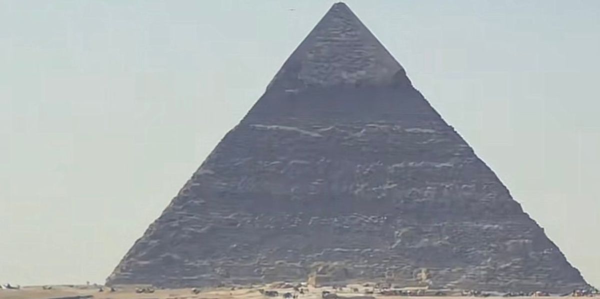 Discovery from space shows that the pyramids were built using water | indy100