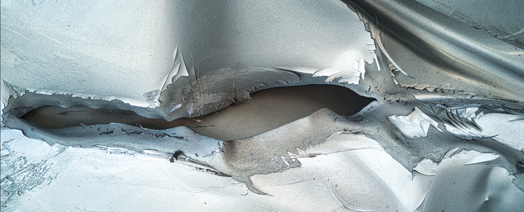 Cracked Piece of Metal Heals Itself in Experiment That Stuns Scientists : ScienceAlert