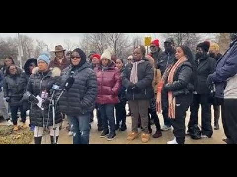 Chicago Residents Are Angry After Property Owner Houses ILLEGAL Immigrants.#youtubeshorts #subscribe - YouTube