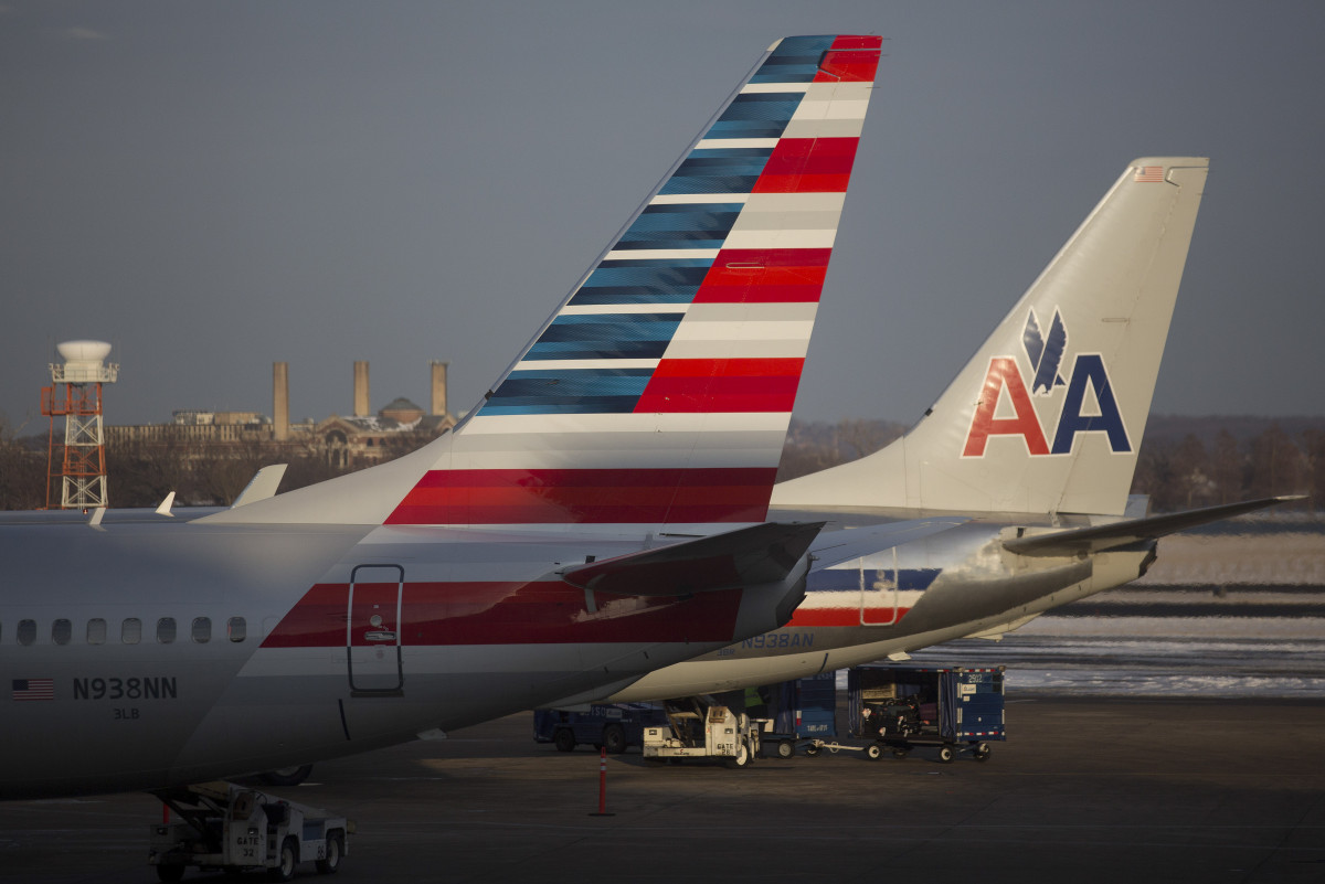 6 Hospitalized After American Airlines Flight's 'Hard Landing' on Maui - Breaking911