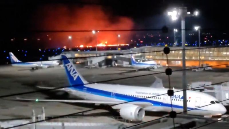 See moment planes collide at Tokyo airport  | CNN