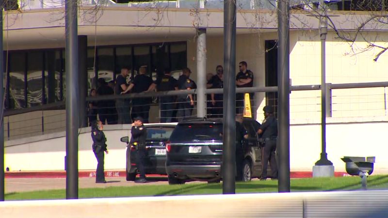 2 injured, including child, after shooting at pastor Joel Osteen’s Lakewood Church, Houston police say, shooter is also down | CNN