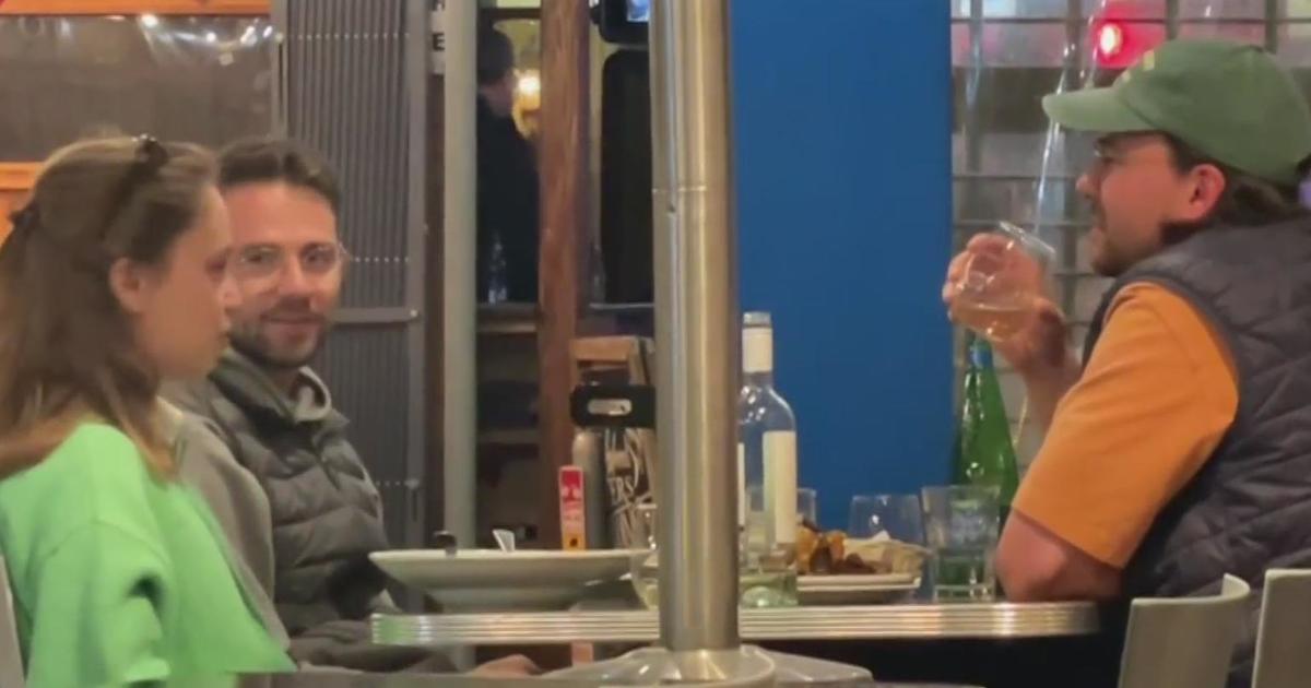 New California law will ban restaurant surcharges on customer bills along with other fees - CBS San Francisco