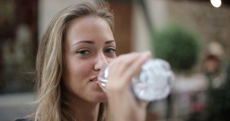 Researchers tested a bottle of Fiji Water against a glass of tap water and here's what they found - Good