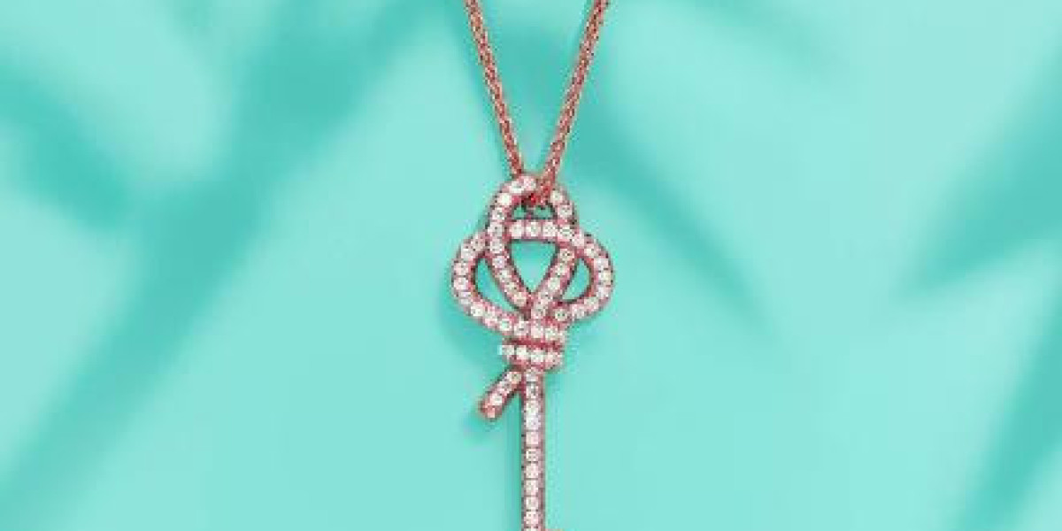 探索蒂芙尼（Tiffany  Co.）的經典與時尚：從Tiffany Lock手環到璀璨單鑽項鏈