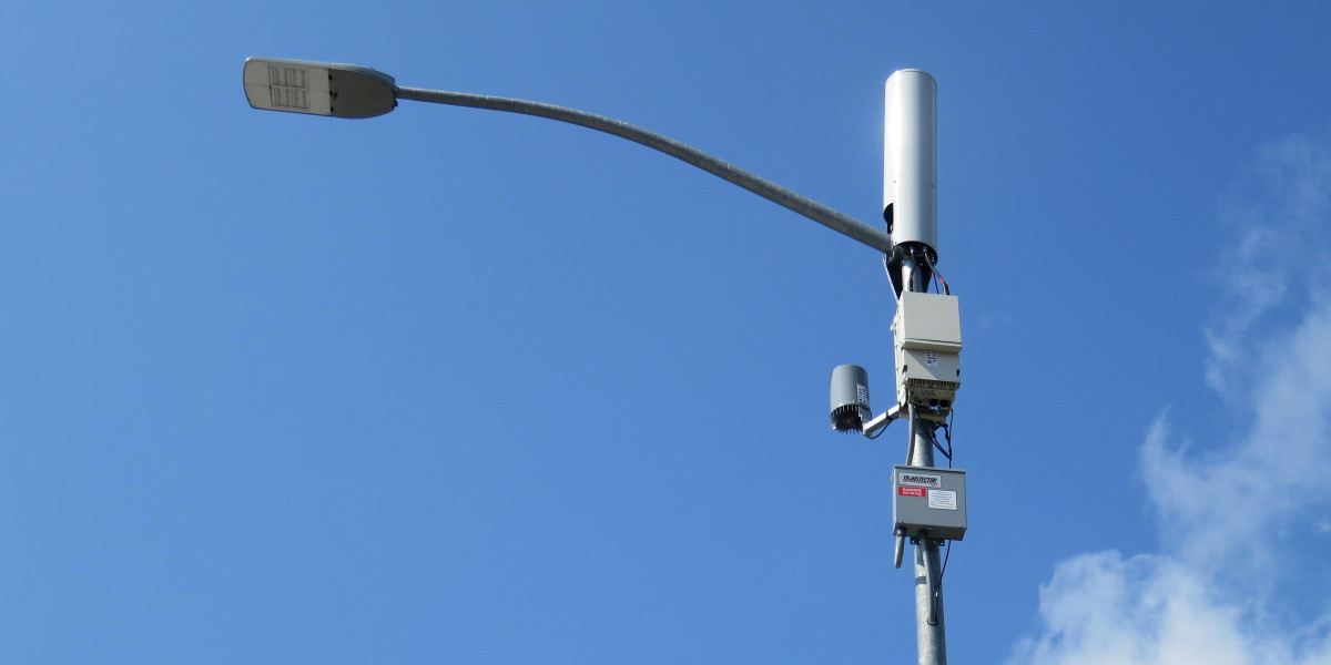 Small Cell Antennas Market: Expected Growth from USD 90.98 Billion in 2024 to USD 363.05 Billion by 2032, with a CAGR of