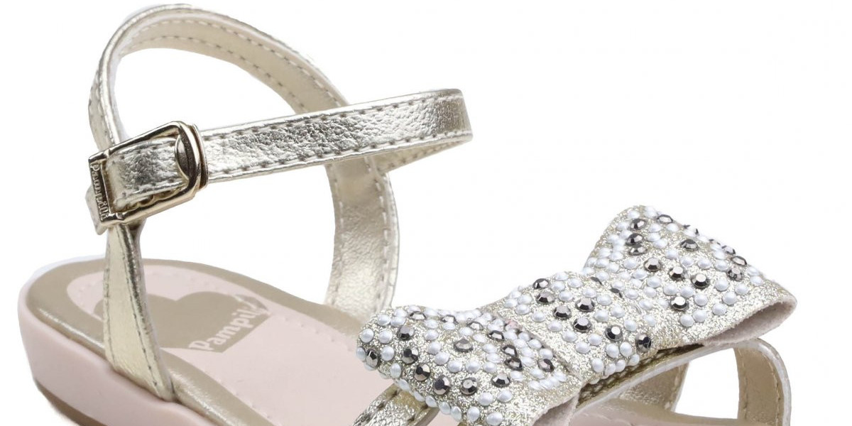 Encante-se com a Elegância da Sandália Infantil Dourada Pampili