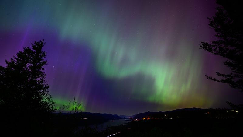 NOAA: Solar storm set to arrive, possibly creating auroras as well as affecting communications, GPS systems and power | CNN
