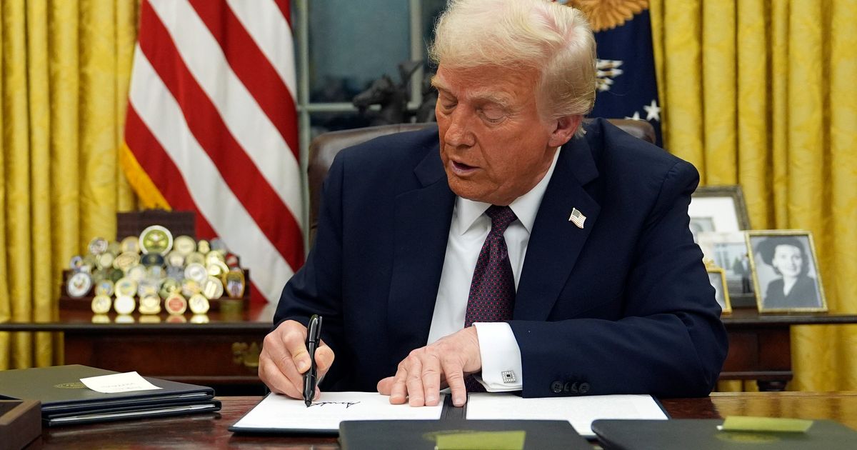 Trump Executive Order Revokes 1965 Anti-Discrimination Rules | HuffPost Latest News