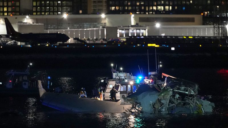 Live updates: American Airlines plane, Black Hawk helicopter collide near Washington, DC; no survivors expected | CNN