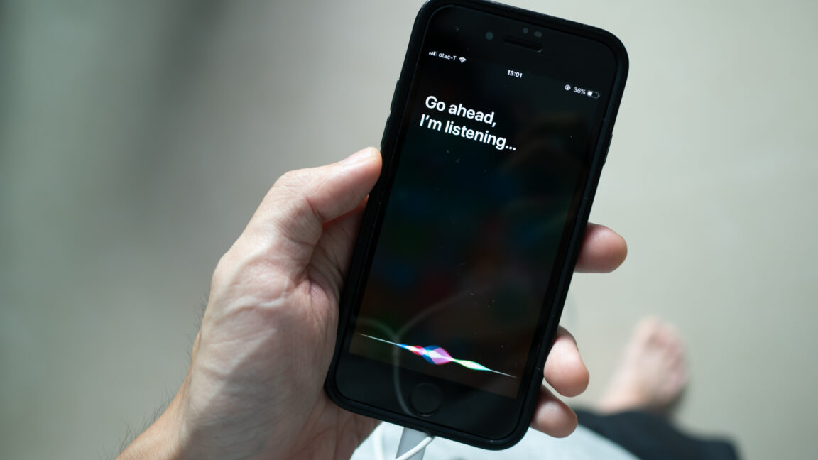 Siri “unintentionally” recorded private convos; Apple agrees to pay $95M - Ars Technica