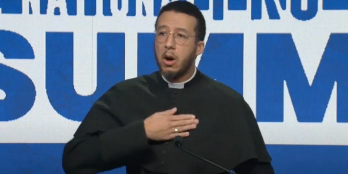 Calvin Robinson Booted From ACC After Musk Salute: VIDEO - Comic Sands