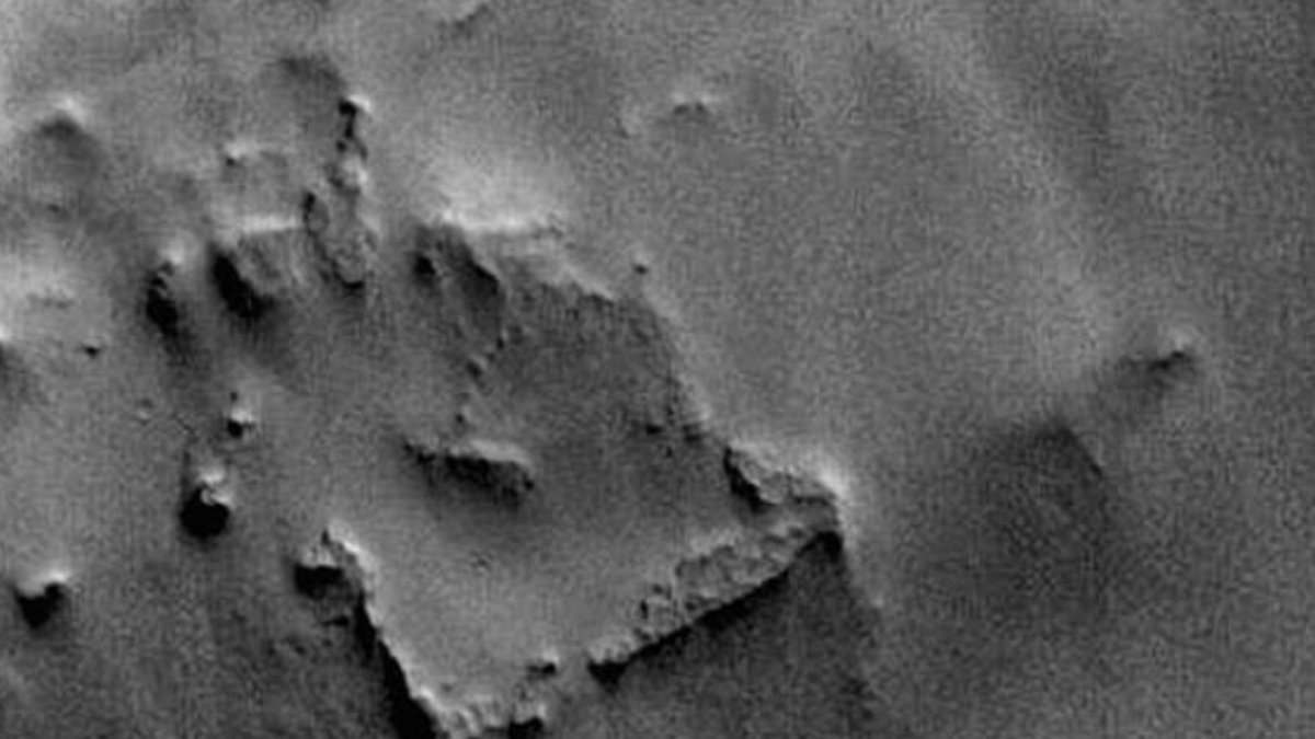 Elon Musk backs mission to Mars to investigate remarkable 'square structure' seen on the red planet as Joe Rogan brands bizarre feature 'wild' | Daily Mail Online
