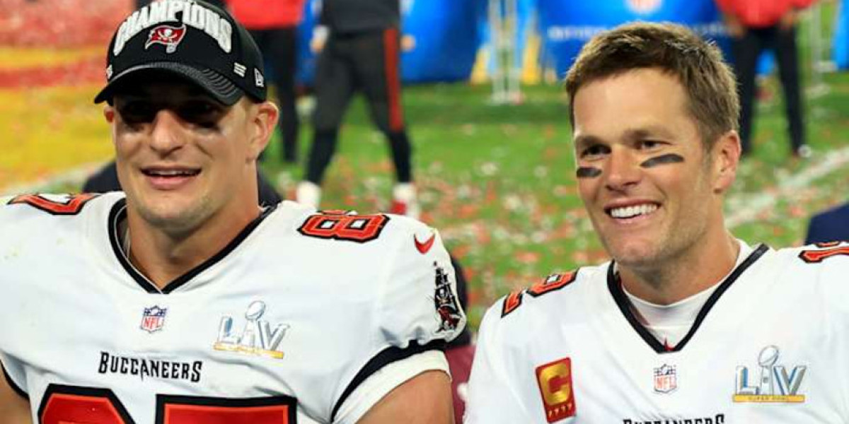 Tom Brady Roast - NFL Stars Unite on Netflix