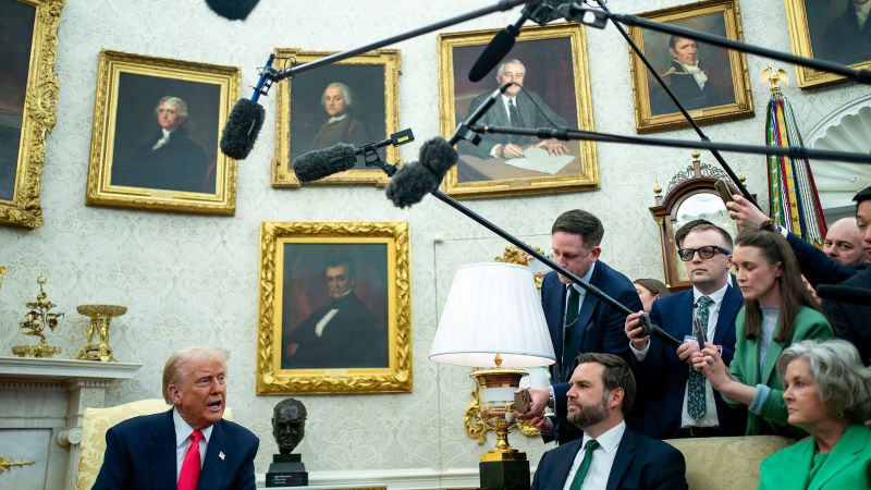 Flags, figurines and gold everywhere: Trump transforms the Oval Office into a gilded gallery | CNN Politics