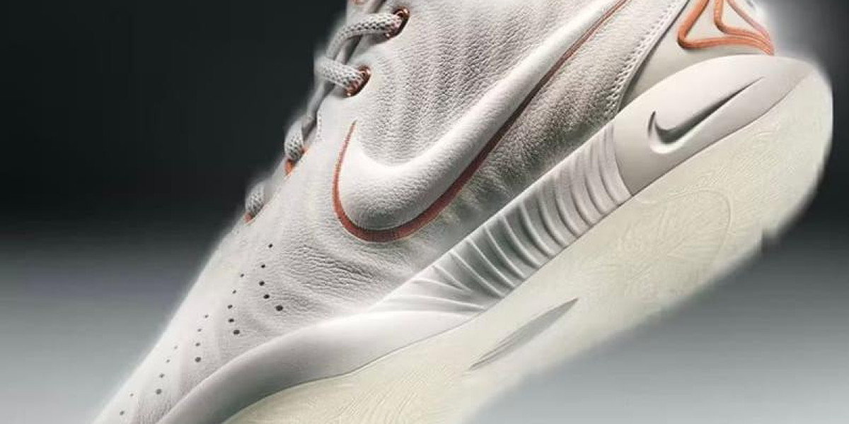 Nike LeBron 21 EP實戰評測：LBJ低幫革新與性能解析