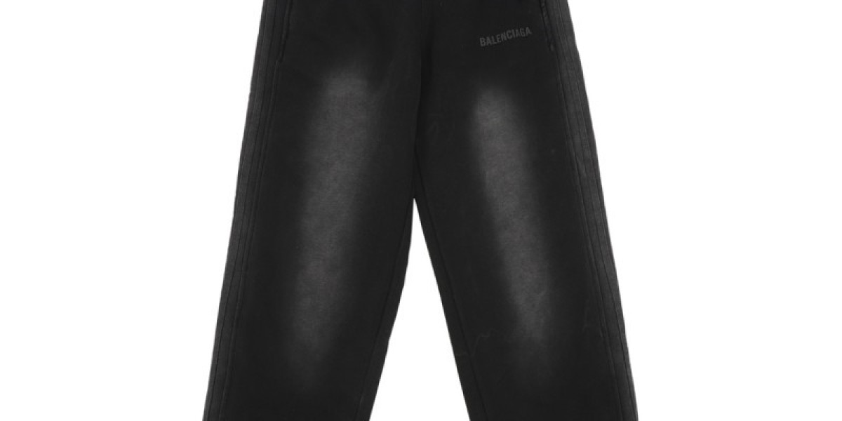 巴黎世家發泡印花漸變長褲搭配tshirt與內褲穿搭指南